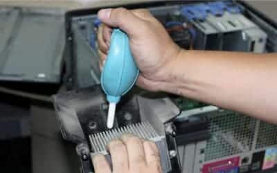 Desktop computer dust removal method to make your computer look new